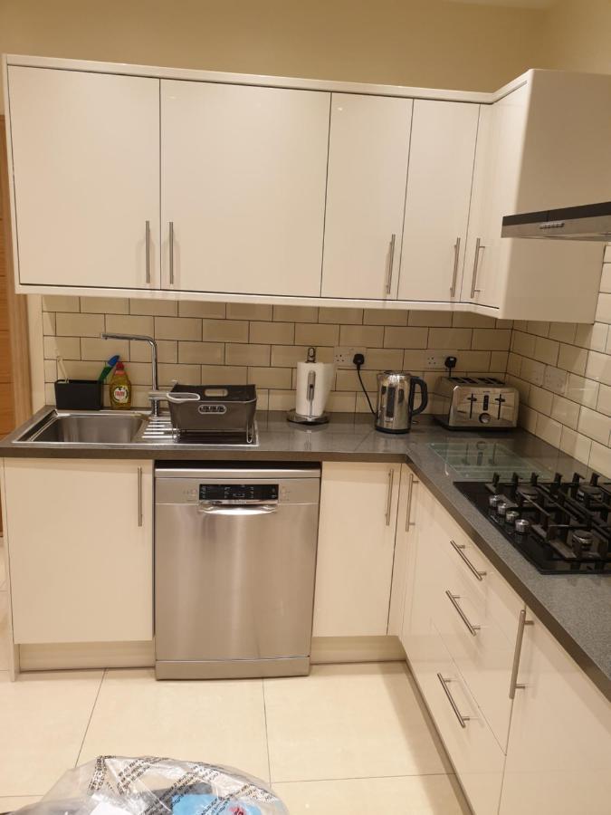 London Luxury Apartments 5 Min Walk From Ilford Station, With Free Parking Free Wifi 외부 사진