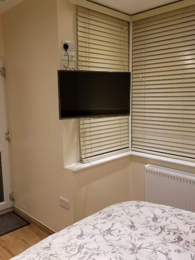 London Luxury Apartments 5 Min Walk From Ilford Station, With Free Parking Free Wifi 외부 사진