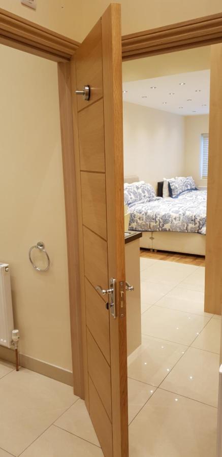 London Luxury Apartments 5 Min Walk From Ilford Station, With Free Parking Free Wifi 외부 사진