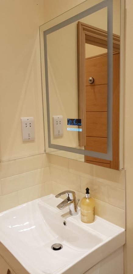 London Luxury Apartments 5 Min Walk From Ilford Station, With Free Parking Free Wifi 외부 사진