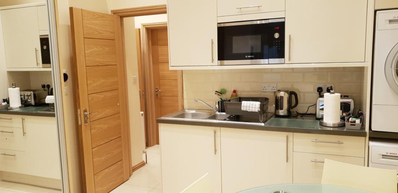 London Luxury Apartments 5 Min Walk From Ilford Station, With Free Parking Free Wifi 외부 사진