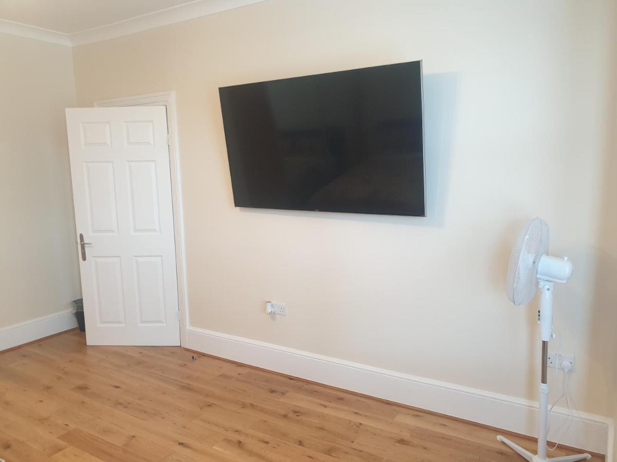 London Luxury Apartments 5 Min Walk From Ilford Station, With Free Parking Free Wifi 외부 사진